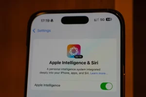 صفحه نمایش Apple Intelligence و Siri در آیفون 16 پرو