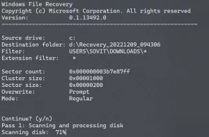 Windows File Recovery کار خود را انجام می دهد و به دنبال فایل های حذف شده برای بازیابی است.