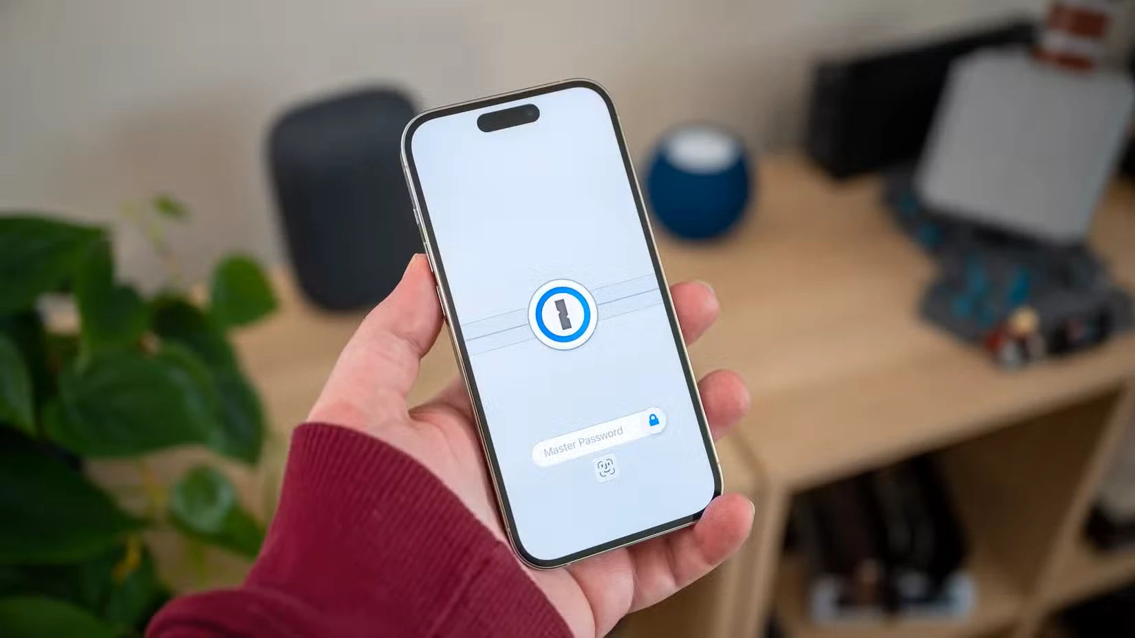مدیر رمز عبور 1Password که روی آیفون 14 پرو اپل اجرا می‌شود