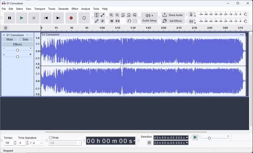 Audacity که روی ویندوز اجرا می‌شود، صفحه اصلی ویرایش را با یک فایل صوتی نمونه بارگذاری شده نشان می‌دهد.