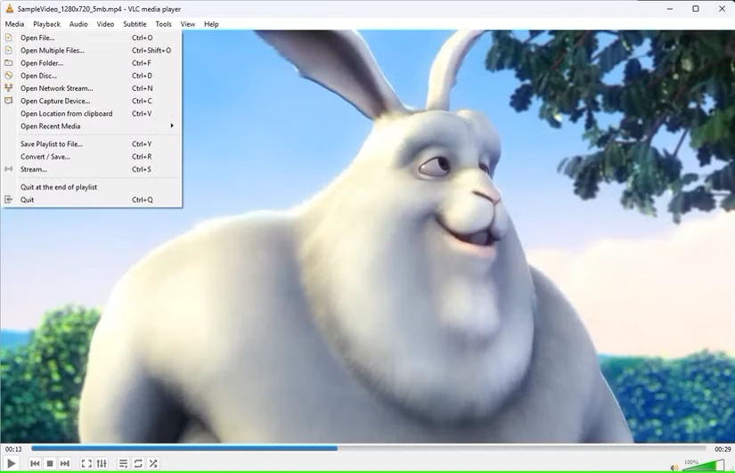 اجرای VLC در ویندوز با پخش یک ویدیوی نمونه و نمایش منوی فایل